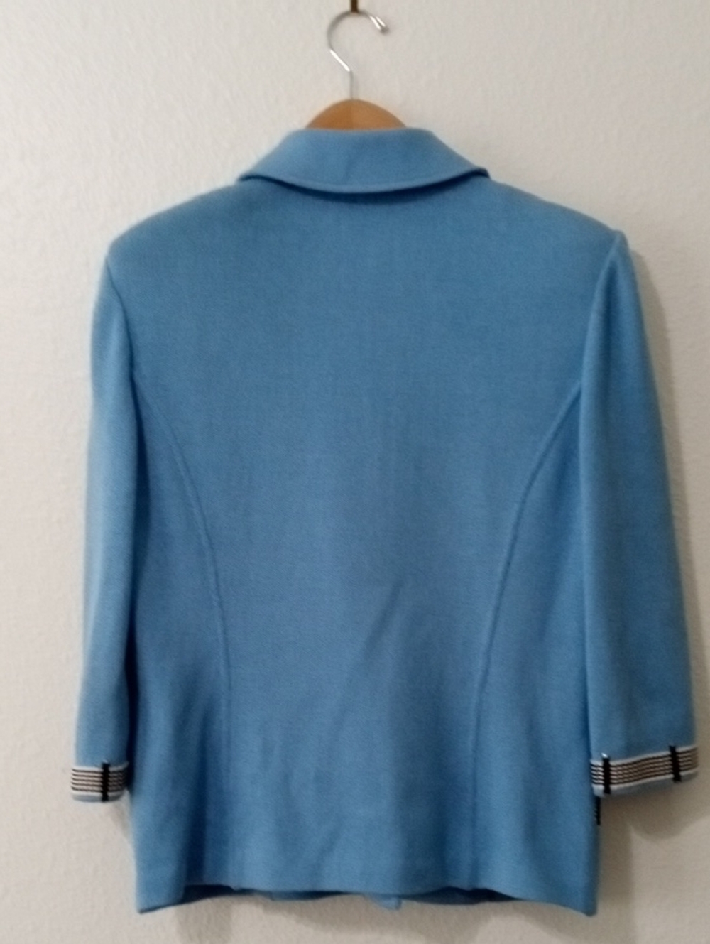 St. John Jacket - Picture 7 of 9